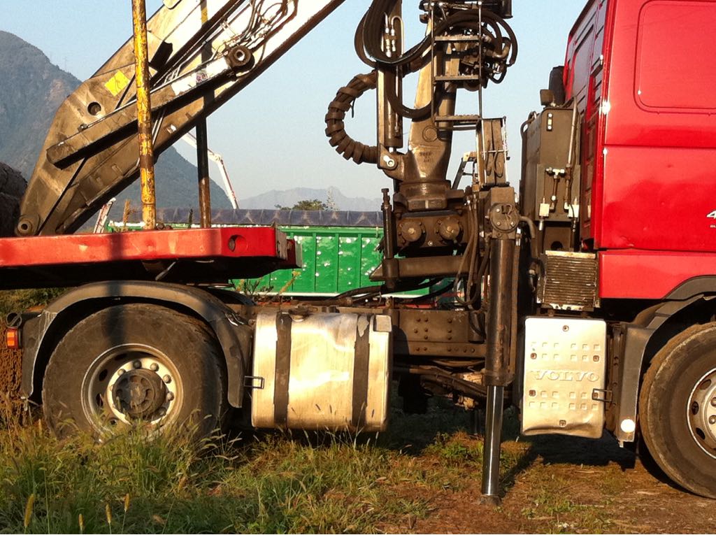 Lastwagen von Filippini Trasporti im Einsatz im Tessin – Foto 2