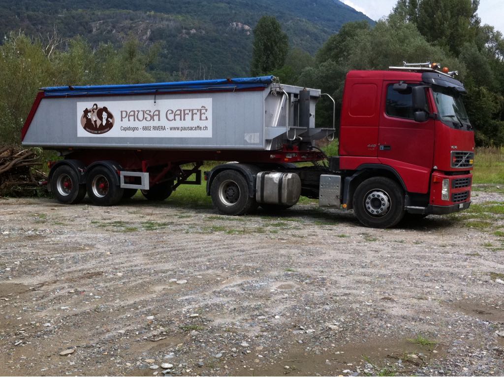 Lastwagen von Filippini Trasporti im Einsatz im Tessin – Foto 3