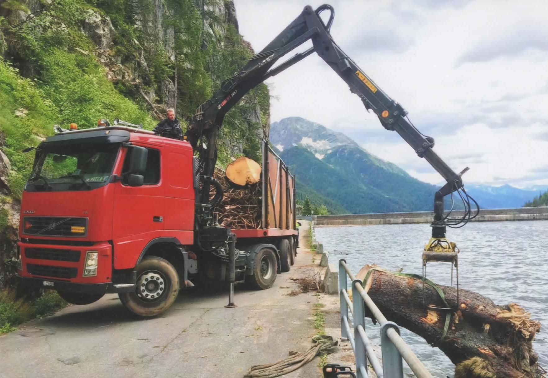 Lastwagen von Filippini Trasporti im Einsatz im Tessin – Foto 14