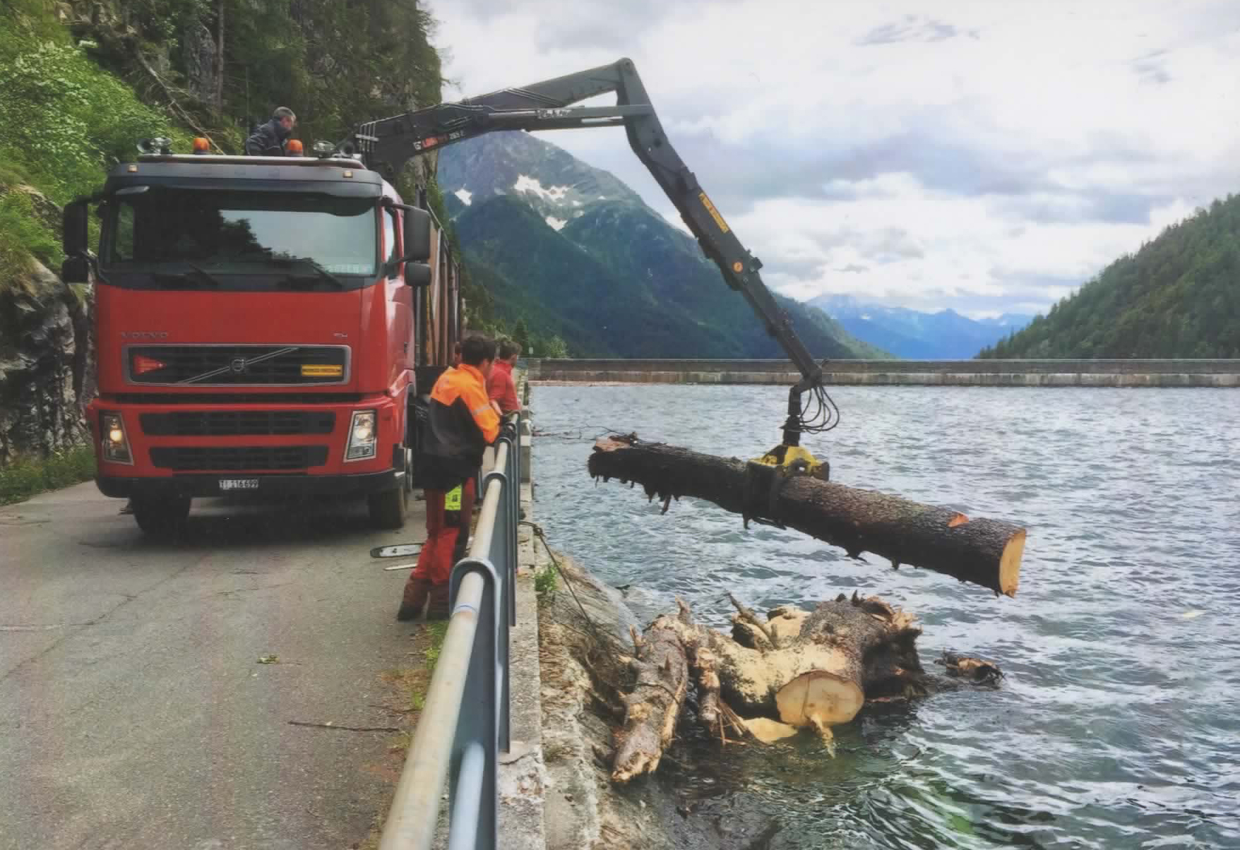 Lastwagen von Filippini Trasporti im Einsatz im Tessin – Foto 16